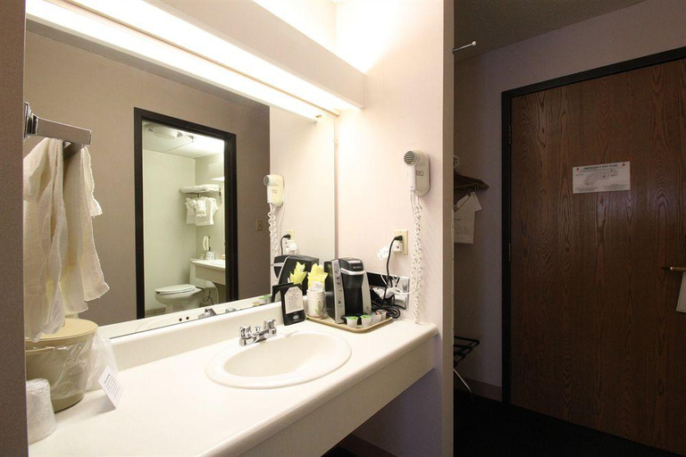 Bathroom 4, Black Bear Inn, Ascend Hotel Collection, Penobscot