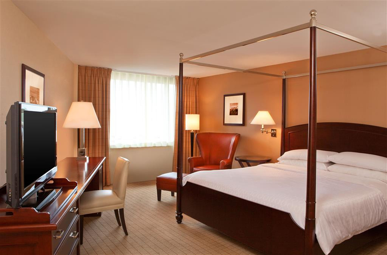 Bedroom 3, Sheraton Portsmouth Harborside, Rockingham