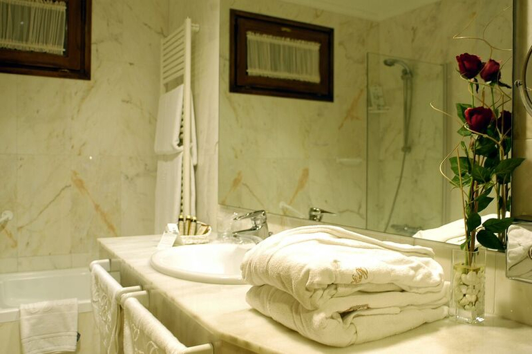 Bathroom 5, Hotel Can Boix de Peramola, Lleida