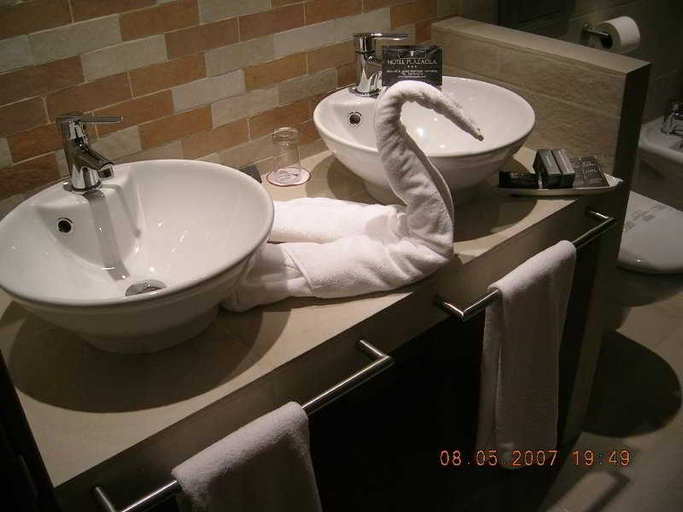 Bathroom 4, Plazaola, Navarra