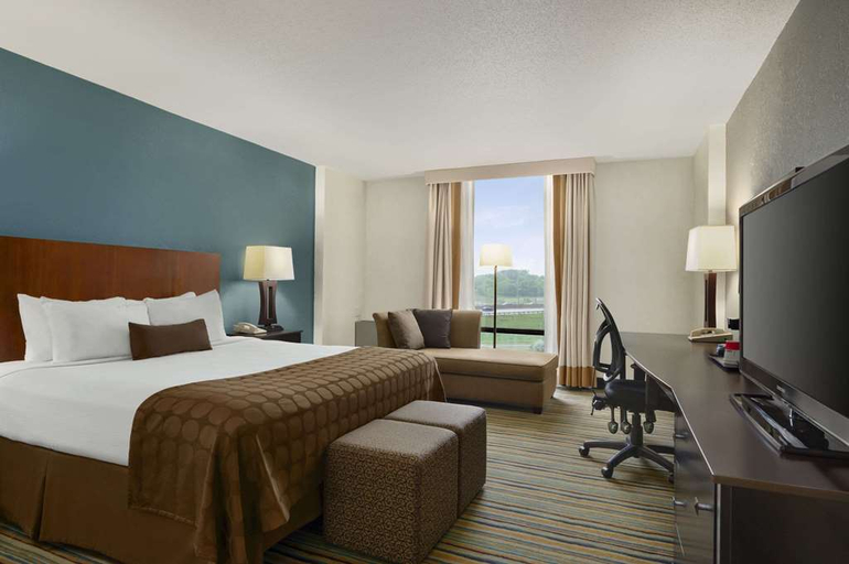 Bedroom 3, Delta Hotels Minneapolis Northeast, Hennepin