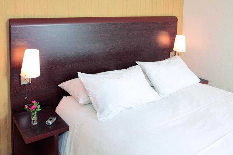 Bedroom 3, Park & Suites Elegance Grenoble, Isère