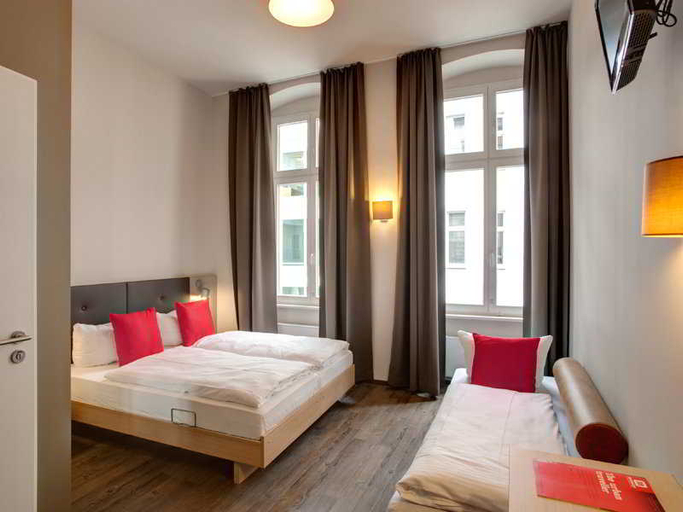 Bedroom 3, MEININGER Hotel Berlin Mitte Humboldthaus, Berlin