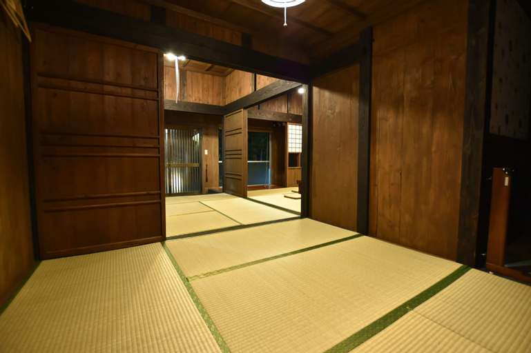 RYUKYUKOMINKA SHINASAKI, Motobu