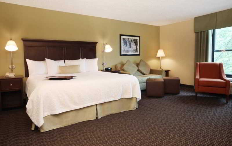 Bedroom 3, Hampton Inn Indianapolis-N.E./Castleton, Indianapolis