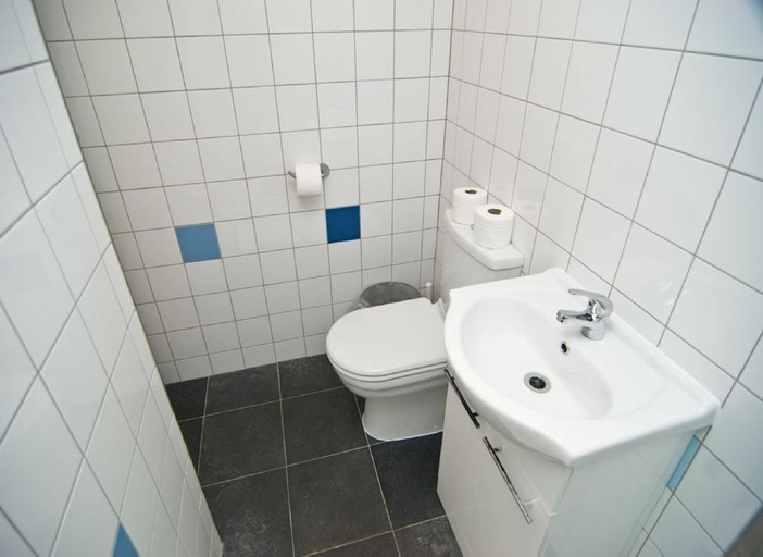 Bathroom 3, Charlies, London