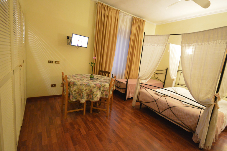 Bedroom 3, Alexis, Roma