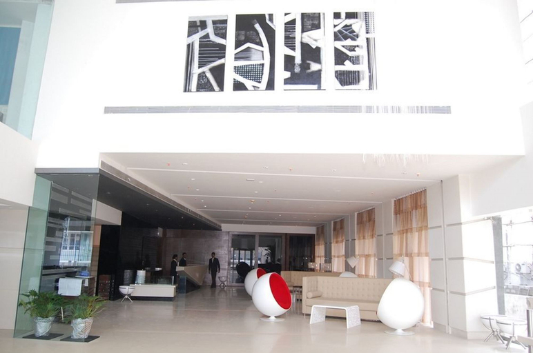 Public Area 3, Pride Premier Bengaluru, Bangalore