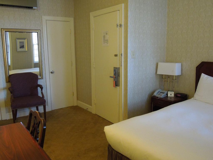 Bedroom 3, The Embassy Inn, Washington D.C.