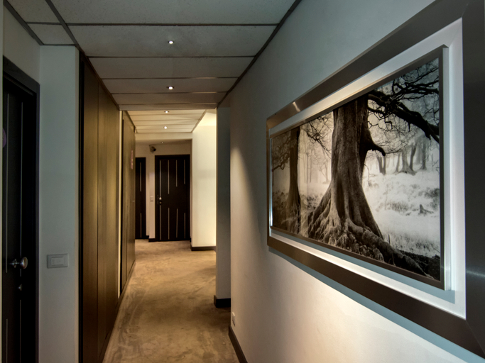 Public Area 2, Golden Hotel, Napoli