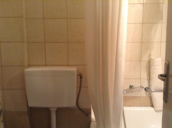 Bathroom 4, Alexandros, Thessaly