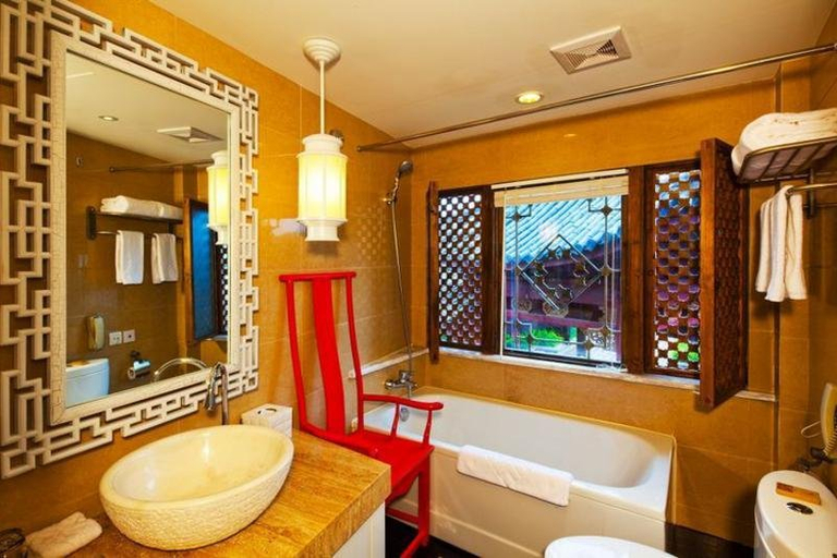 Bathroom, Yi Bang Residence, Lijiang