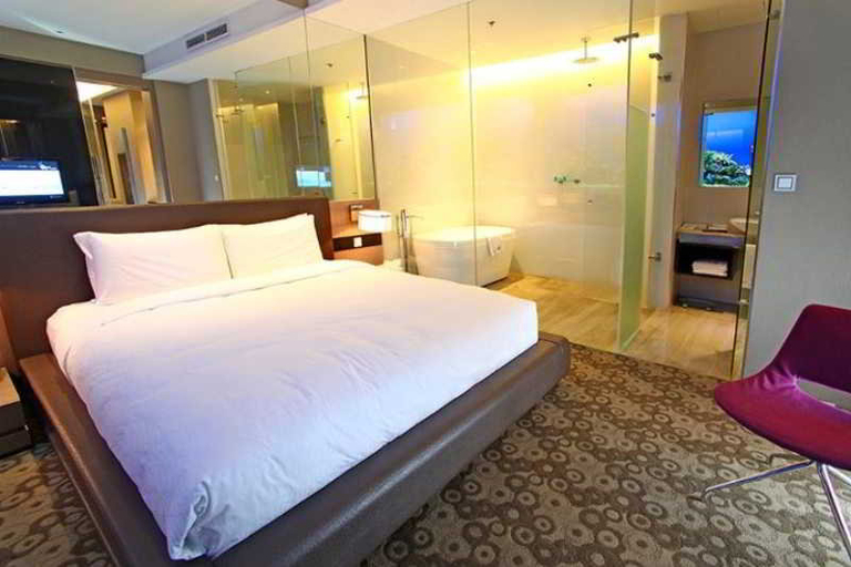 Bedroom 2, Hotel H2O, Manila City