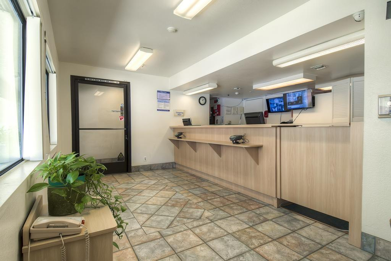 Public Area 2, Motel 6 Palm Springs Downtown, Riverside