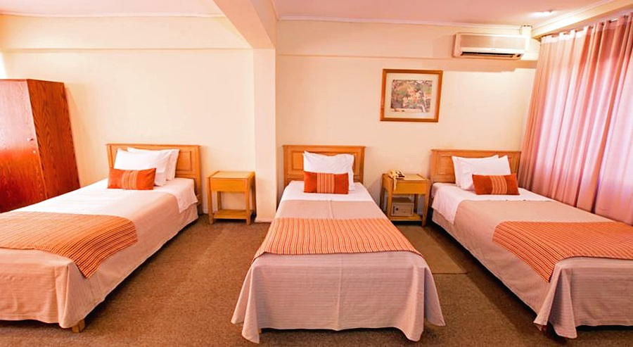 RQ Hotel Dacarlo, Santiago