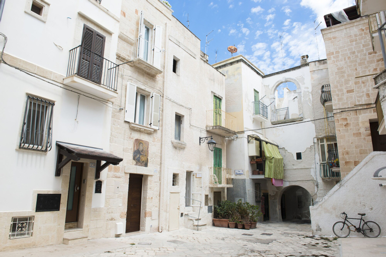 Dimora Madina, Bari