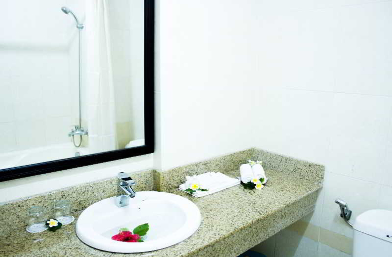 Bathroom 4, Sea & Sand Hotel, Da Nang