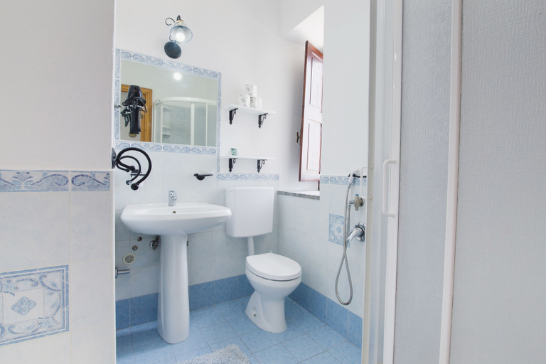 Bathroom 4, LO NARDO ACCOMMODATION, Messina