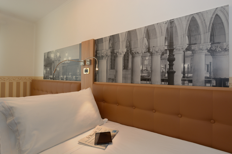 Bedroom 3, UNA HOTELS Ala Venezia - Adults +16, Venezia