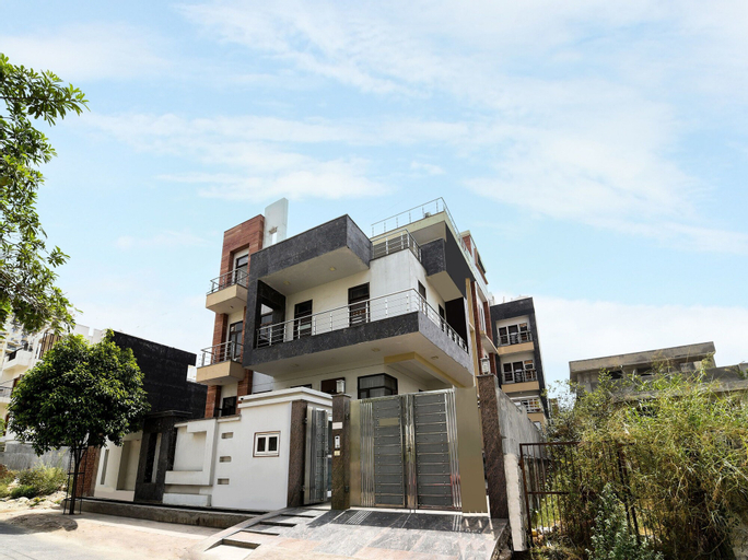 OYO 9072 Noida Dreamz, Gautam Buddha Nagar