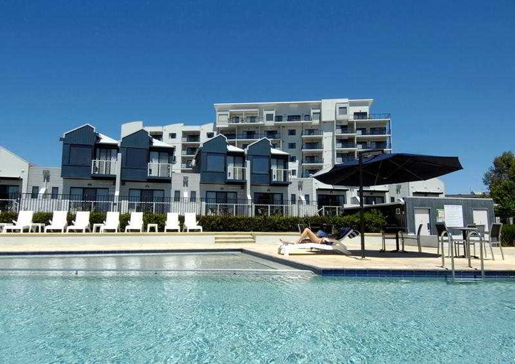 Sport & Beauty 1, Assured Ascot Quays Apartment, Perth
