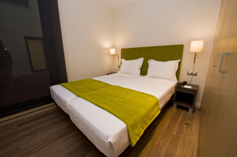 Bedroom 4, Casp 74, Barcelona