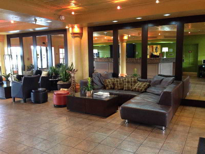 Public Area 3, Red Roof PLUS+ & Suites Tampa - Busch Gardens, Hillsborough