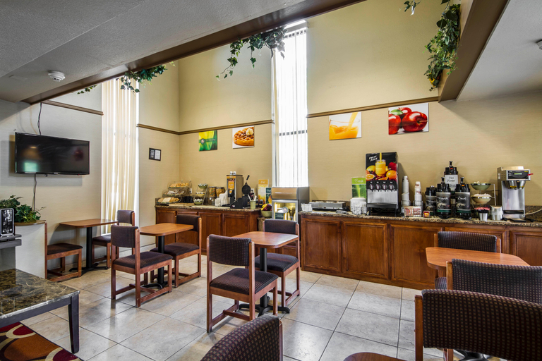 Food & Drinks 5, Econo Lodge Sacramento North, Sacramento