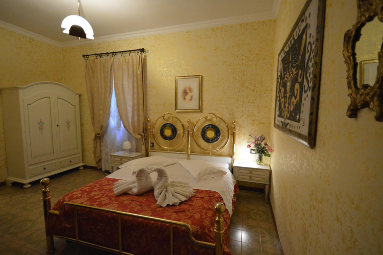 Bedroom 3, Alexis, Rome