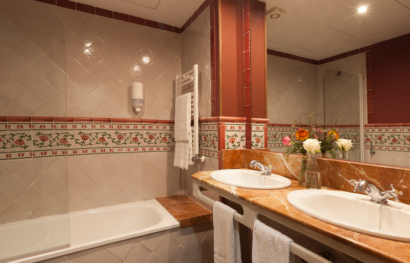 Bathroom 4, Dorma Juan De Austria, Madrid