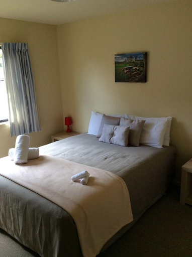 Bedroom 2, Franz Alpine Retreat, Westland