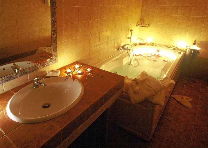 Bathroom, Petrino Suites, Central Macedonia