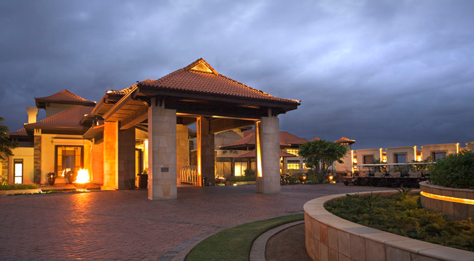 Exterior & Views
