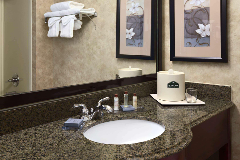 Bathroom 4, Wingate By Wyndham Oklahoma City Airport, Oklahoma