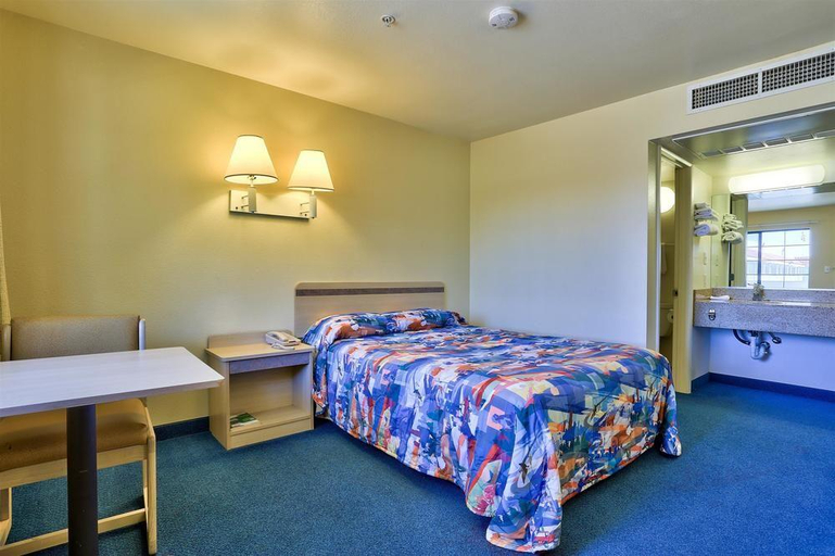 Bedroom 3, Motel 6 Kingman East, Mohave