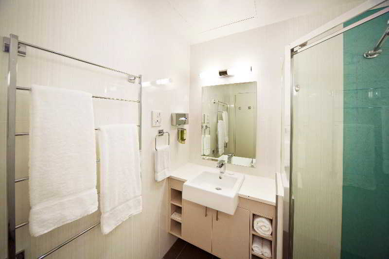 Bathroom 4, Hyde Park Inn, Sydney