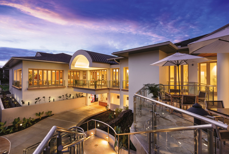 Exterior & Views