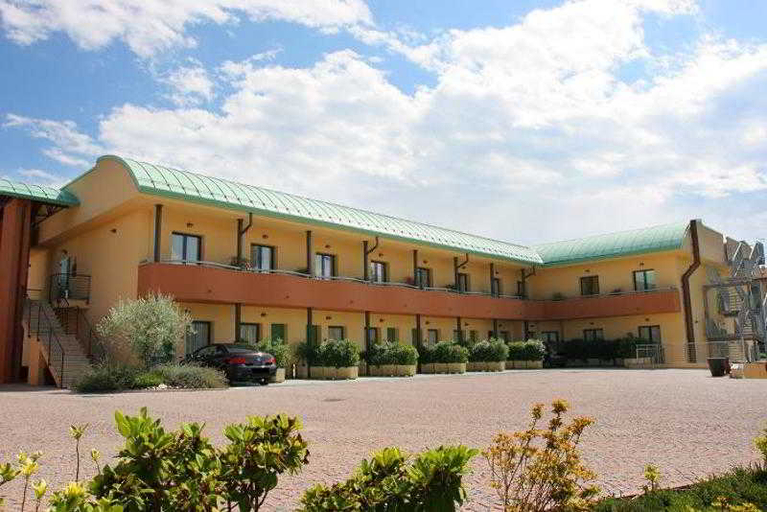 Exterior & Views 2, Hotel Luna, Novara