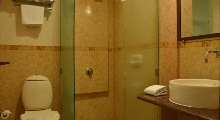Bathroom 5, Sea Palace Hotel, Mumbai City