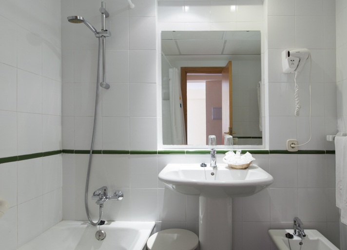 Bathroom, Valentin Paguera Apartamentos, Baleares
