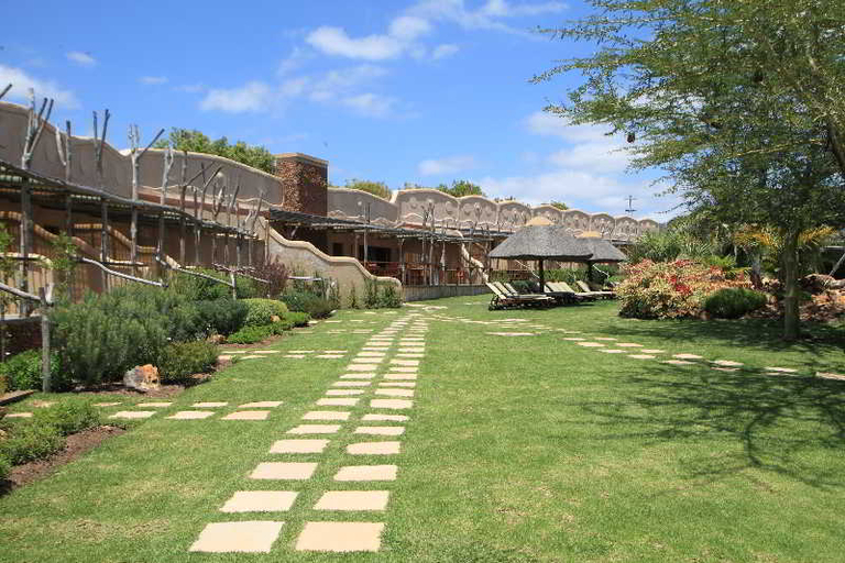 Exterior & Views