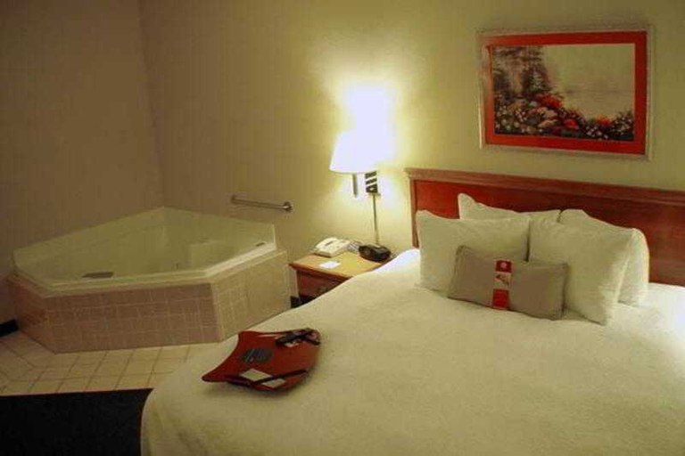 Bedroom 3, Hampton Inn Jacksonville-Downtown-I-95, Duval