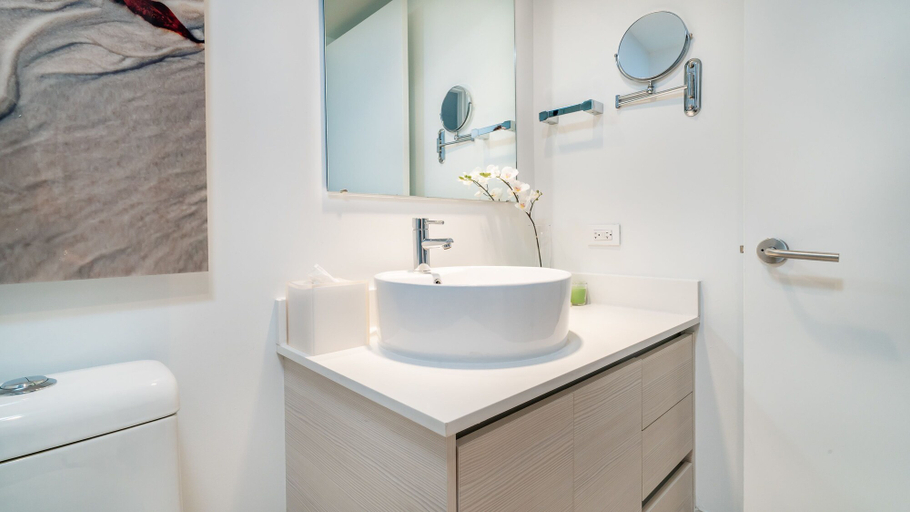 Bathroom 4, Resort Apartments, Broward