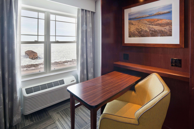 Bedroom 3, Hampton Inn Duluth , Lake Superior