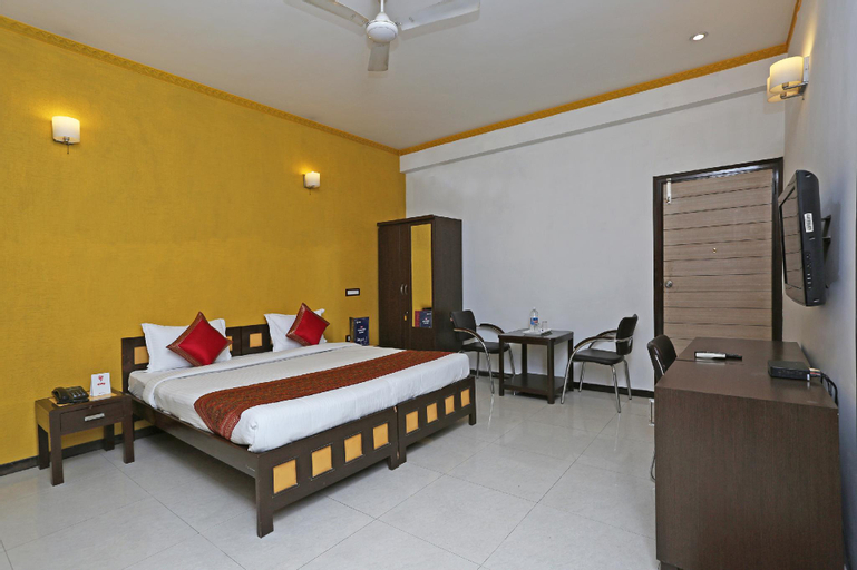 OYO 5528 DLF Phase 4, Gurgaon