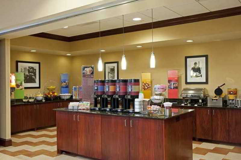 Public Area 2, Hampton Inn & Suites Indianapolis-Airport, Indianapolis