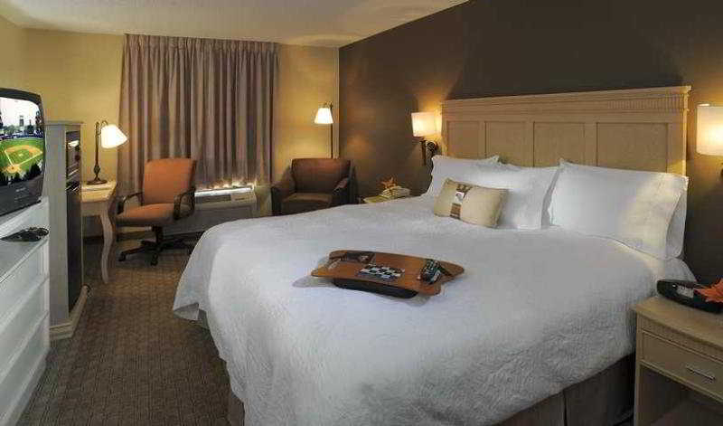 Bedroom, Jameson Inn - Brunswick/Golden Isles, Glynn