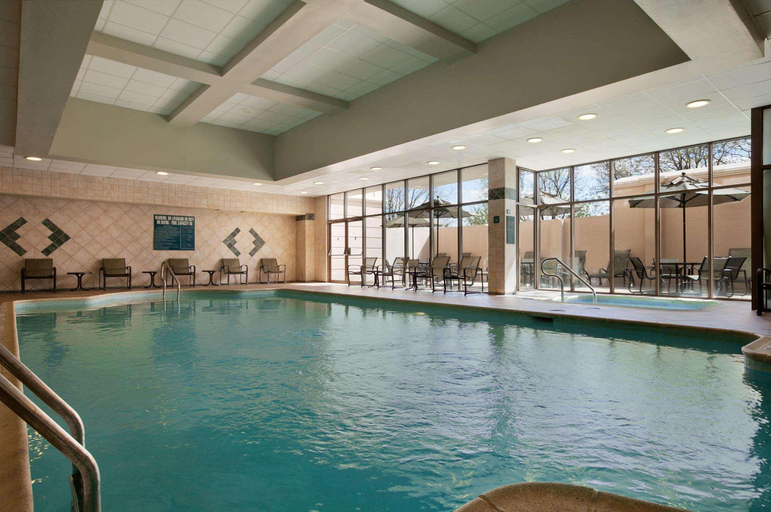 Sport & Beauty 2, Embassy Suites by Hilton Philadelphia Airport, Philadelphia