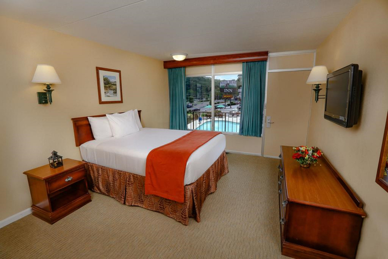 Bedroom 3, Wild Bear Inn, Sevier