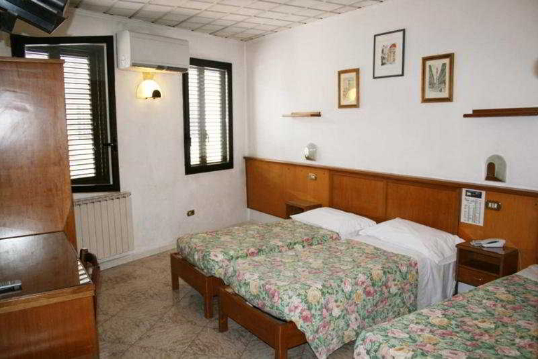 Bedroom 5, Hotel Lorena, Florence